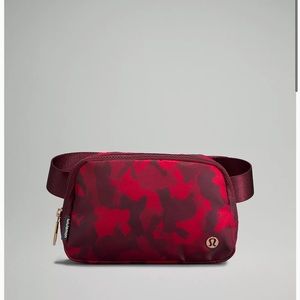 NWT Lululemon Belt bag Limited New Year